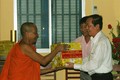 Ban chỉ đạo Tây Nam Bộ thăm, tặng quà sư sãi, gia đình chính sách Khmer