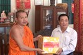 Thăm và tặng quà các chùa nhân dịp lễ Sene Dolta cổ truyền của đồng bào Khmer