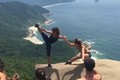 Mỏm đá "tử thần lừa người" hút khách đến Rio