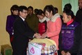 Ngân hàng Chính sách xã hội tặng quà Tết cho hộ nghèo ở Điện Biên