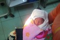 Cứu sống bé gái sơ sinh bị bỏ lại trong chòi vườn cao su ở Bình Phước