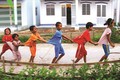Niềm vui của trẻ em Khmer vùng tái định cư