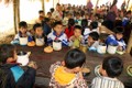 Bữa ăn bán trú dân nuôi của học sinh Khơ Mú ở Nghệ An