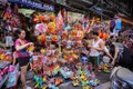 Dạo quanh phố đồ chơi Trung Thu ở Hà Nội