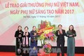 政府副总理王廷惠出席2017年“越南妇女奖”颁奖仪式
