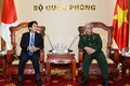 越南国防部副部长阮志咏会见日本首相安倍晋三特别顾问其浦太郎