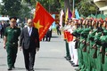 越南政府总理阮春福探访同塔省军事指挥部