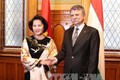 越南国会主席阮氏金银同匈牙利国会主席克韦尔举行会谈