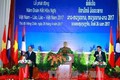 阮春福与老挝总理通伦共同主持2017年越老两国友好团结年启动仪式