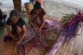Độc đáo nghề đan chiếu bằng lá dứa dại của người Tà Ôi