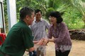 越南国家副主席邓氏玉盛走访慰问昆岛优抚家庭