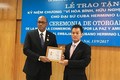 越南授予古巴驻越大使“致力于各民族和平与友谊”纪念章
