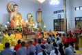 旅居老挝越南人举行活动 庆祝盂兰节 祈求国泰民安