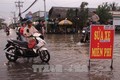 Điểm sửa xe miễn phí cho người dân qua khu vực bị ngập nước
