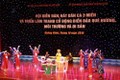 2018年国家旅游年：越南北中南三地民歌演唱会在下龙市举行