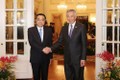 中新两国总理举行会谈 双方签署11项合作备忘录
