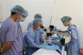 越南医师队伍为柬埔寨贫困患者做免费手术