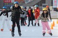 Hàn Quốc mở cửa sân trượt băng ngoài trời ở quảng trường Seoul