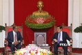 越共中央内政部部长潘廷镯会见新加坡内政部长尚穆根