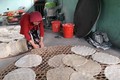 Làng nghề bánh tráng Túy Loan “đỏ lửa” đón Tết