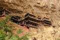 Bí ẩn về ngôi chùa chênh vênh trên vách đá hơn 1500 năm