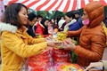 “零元春节市集”为穷人送上温暖