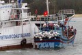 Lai kéo tàu cá cùng 9 ngư dân gặp nạn trên biển về đảo Phú Quý an toàn