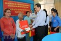 越南祖国阵线中央委员会主席陈青敏向茶荣省高棉族同胞拜年