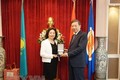 越南公安部部长苏林造访越南驻哈萨克斯坦大使馆