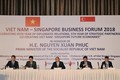 阮春福出席越南与新加坡商务论坛
