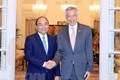 阮春福访问新加坡和出席第32届东盟峰会取得丰硕结果