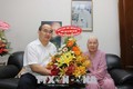 Bí thư Thành ủy Thành phố Hồ Chí Minh Nguyễn Thiện Nhân thăm và tặng quà người cao tuổi