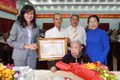 胡志明市向44位母亲授予和追授越南英雄母亲称号