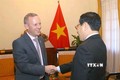 越南政府副总理兼外交部长范平明会见英国驻越大使