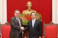 越共中央经济部部长阮文平会见美国贸易代表助理卡尔·埃勒斯