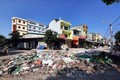 Nghệ An: Rác thải chất đống tại khu vực chợ Vinh sau ngập lụt
