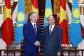 越南政府总理阮春福会见哈萨克斯坦下议院议长尼格马图林