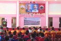 阮攸老越双语学校举行越南教师节纪念活动