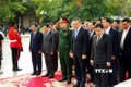 越南人民军建军75周年：越南驻柬埔寨大使在越柬友谊纪念碑前上香