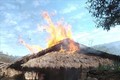 Cháy nhà gỗ vì đốt lửa sưởi ấm ở Điện Biên