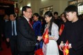 Phó Thủ tướng Vương Đình Huệ thăm, tặng quà thầy trò Trường Phổ thông dân tộc nội trú tỉnh Cao Bằng
