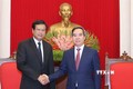 越共中央经济部部长阮文平会见老挝国家经济研究院工作代表团
