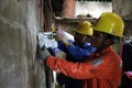 Sửa chữa điện miễn phí cho hộ nghèo, gia đình chính sách ở nông thôn Hải Dương