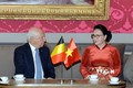 越南国会主席会见比利时联邦参议长布罗奇 