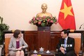 越南政府副总理兼外交部长范平明会见加拿大驻越特命全权大使 