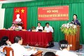 越南国会主席阮氏金银在芹苴市宁桥郡开展选民接待活动