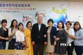 越南驻韩国大使馆看望遭韩国丈夫虐待的越籍女性