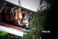 载有中国游客大巴在老挝发生严重车祸 多人伤亡