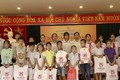 Trao tặng sách giáo khoa cho học sinh có hoàn cảnh khó khăn tỉnh Cao Bằng