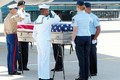 美国军人遗骸交接仪式在岘港国际机场举行
